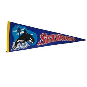 Vintage 1978 SeaWorld Felt Pennant With Orca Whale Print